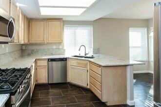 4401 La Reina Cir in Las Vegas, NV - Building Photo - Building Photo