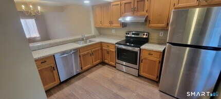 166 Old Brookfield Rd in Danbury, CT - Building Photo - Building Photo