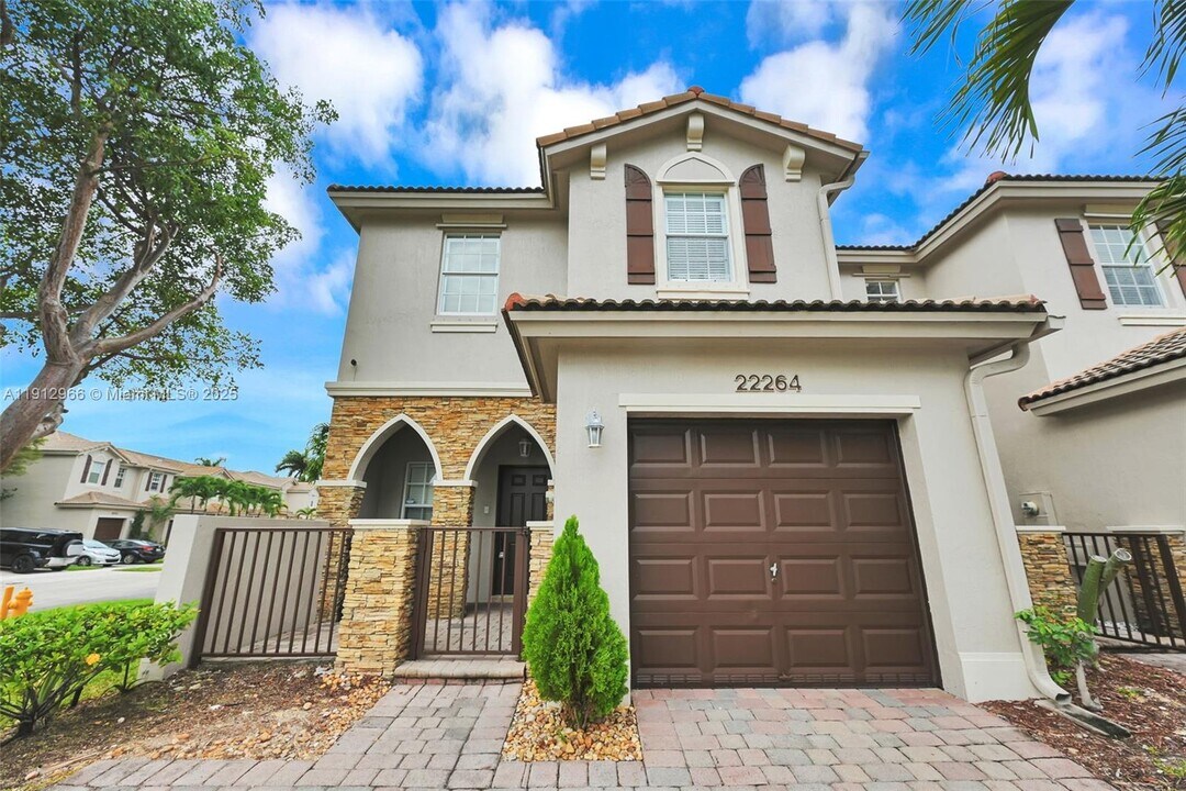 22264 SW 93rd Ct in Cutler Bay, FL - Building Photo