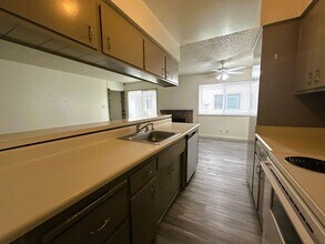 2909 Norcade Cir-Unit -3 in Sacramento, CA - Building Photo - Building Photo