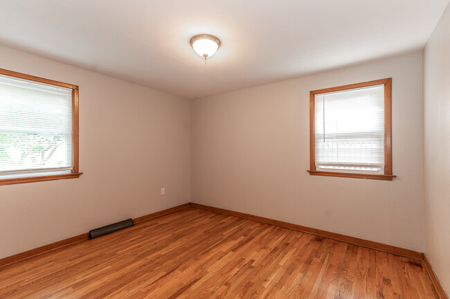 437 Elizabeth St in Etna, PA - Building Photo - Building Photo