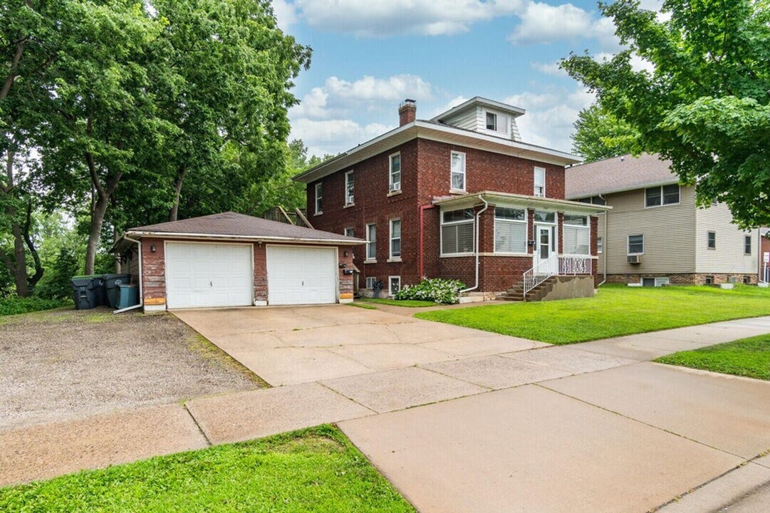 903 Zeisler St in La crosse, WI - Foto de edificio