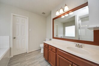 21710 Oriole Trail in Humble, TX - Foto de edificio - Building Photo