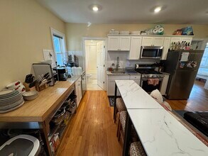 30 Cambridge Ter, Unit 2 in Cambridge, MA - Foto de edificio - Building Photo