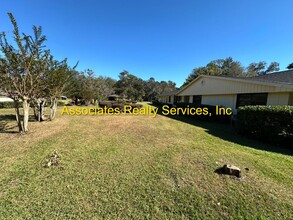 8825 NW 4th Pl in Gainesville, FL - Foto de edificio - Building Photo