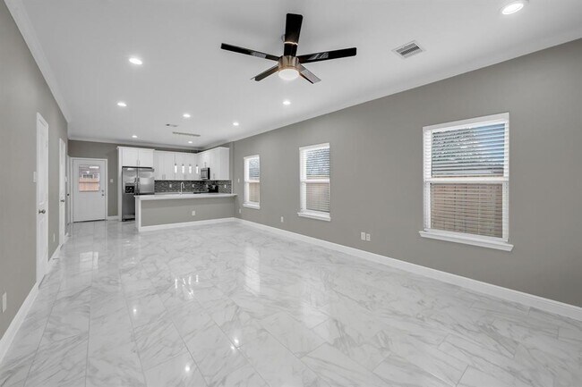 5807 Southmund St photo'