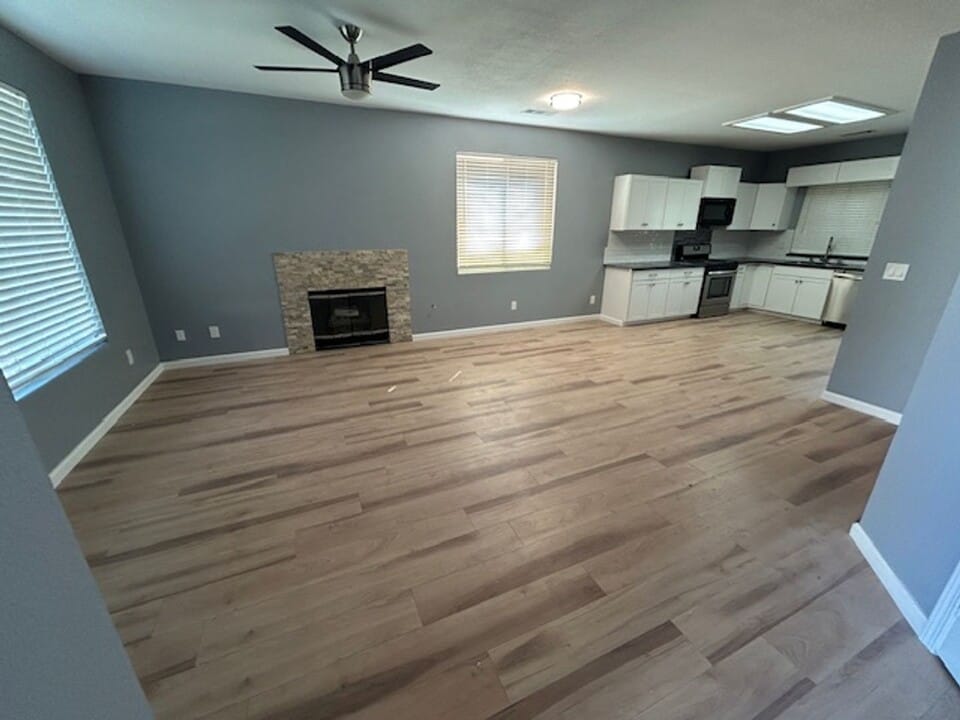 1375 Cottage Grove Ave in Tulare, CA - Building Photo