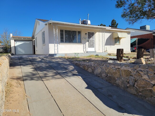 3821 Porter Ave in El Paso, TX - Building Photo - Building Photo