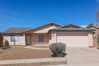 10205 E Rainbow Meadow Dr in Tucson, AZ - Building Photo - Building Photo