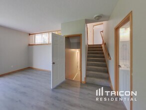 2739 Zumbrota Cir NE in Minneapolis, MN - Building Photo - Building Photo