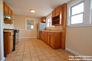 117 Lanark Rd, Unit 1 in Boston, MA - Building Photo