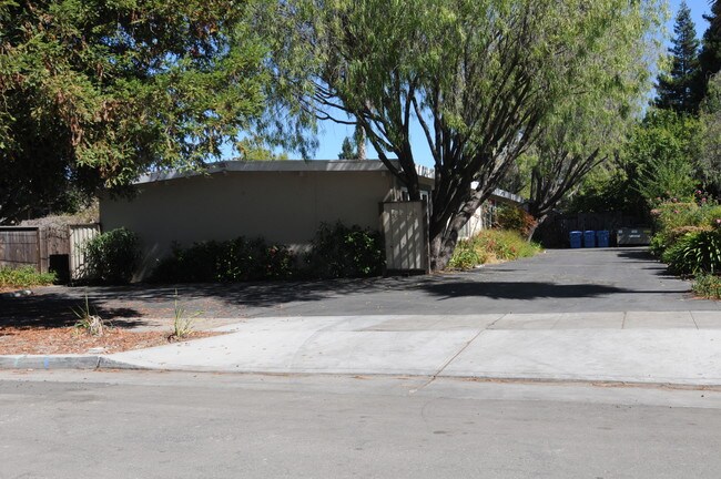 337-343 Chestnut Ave in Palo Alto, CA - Foto de edificio - Building Photo