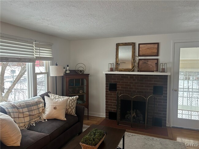 511 Hickory St in Liverpool, NY - Building Photo - Building Photo