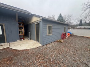 16307 E Trent Ave in Spokane Valley, WA - Foto de edificio - Building Photo