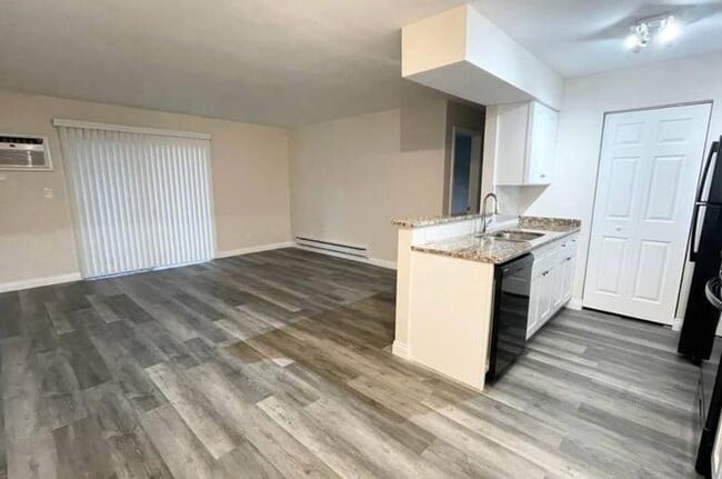 633 S Virginia Rd in Crystal Lake, IL - Building Photo - Building Photo