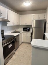 15560 SW 80th St in Miami, FL - Foto de edificio - Building Photo