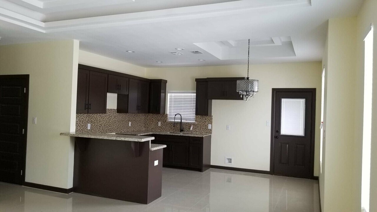 709 E La Cantera Ave in McAllen, TX - Building Photo