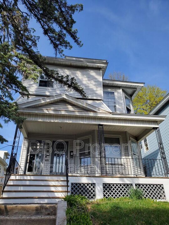 825 Myrtle Ave in Albany, NY - Building Photo