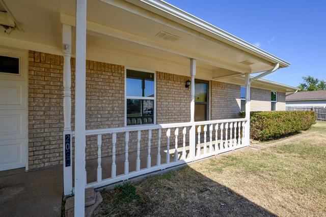 2020 Walker St in Granbury, TX - Building Photo - Building Photo