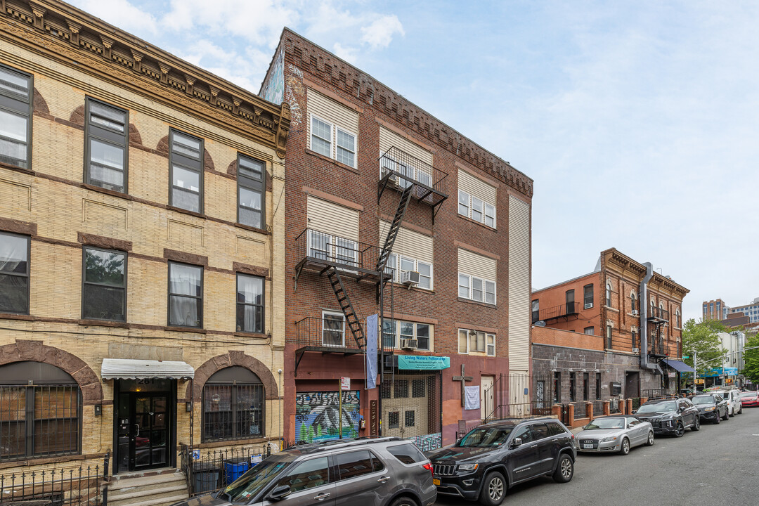 265 Stanhope St in Brooklyn, NY - Foto de edificio