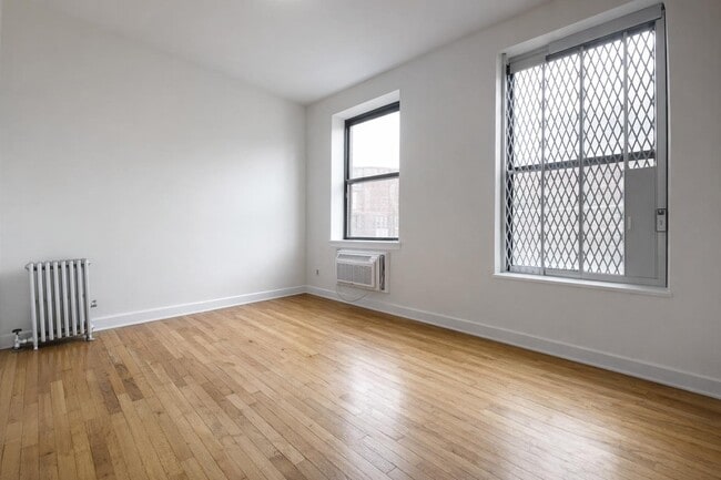 182 Claremont Ave in New York, NY - Building Photo - Building Photo