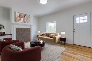 1002 E Warrington Ave in Pittsburgh, PA - Building Photo