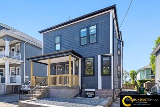 14 White St, Unit 1 in Arlington, MA - Foto de edificio - Building Photo