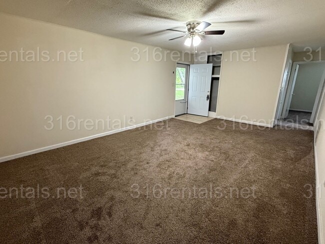 3141 E Glen Oaks Dr in Wichita, KS - Building Photo - Building Photo