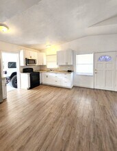 1327 Eugene Black St in Daytona Beach, FL - Building Photo - Building Photo