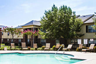 McKinney Park Apartments in Denton, TX - Foto de edificio - Building Photo