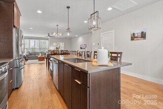 324 Uptown W Dr in Charlotte, NC - Building Photo - Building Photo