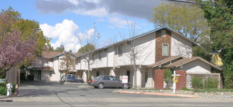 9163 Elk Grove Blvd Apartamentos