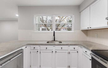 712 Walden Cir in Robbinsville, NJ - Foto de edificio - Building Photo