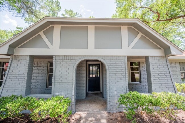 201 S Ridgeway Dr in Conroe, TX - Building Photo - Building Photo