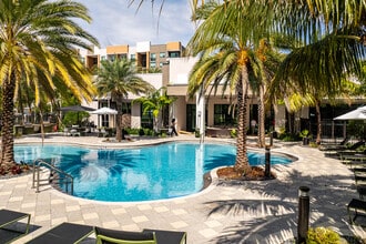 The Pomelo in Miami Gardens, FL - Foto de edificio - Building Photo