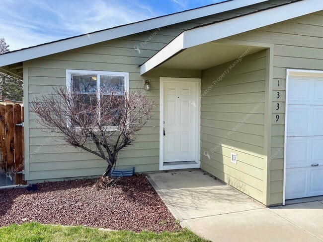 1339 SW 16th St in Redmond, OR - Building Photo - Building Photo