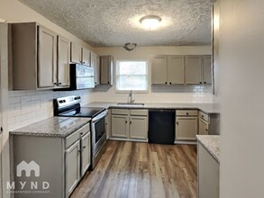 3949 Dunne Dr in Columbus, OH - Building Photo - Building Photo
