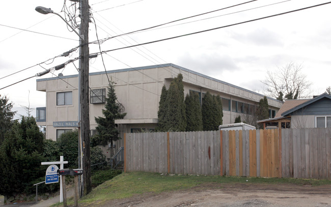 Hazle Maes in Burien, WA - Foto de edificio - Building Photo