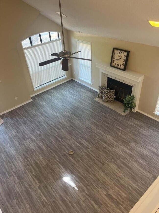 6302 Meadowmere Ln in Arlington, TX - Building Photo - Building Photo