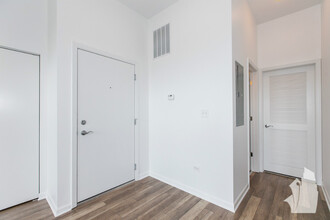 2700 W North Ave, Unit 204 in Chicago, IL - Building Photo - Building Photo