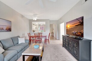 2845 Cypress Trace Cir in Naples, FL - Building Photo