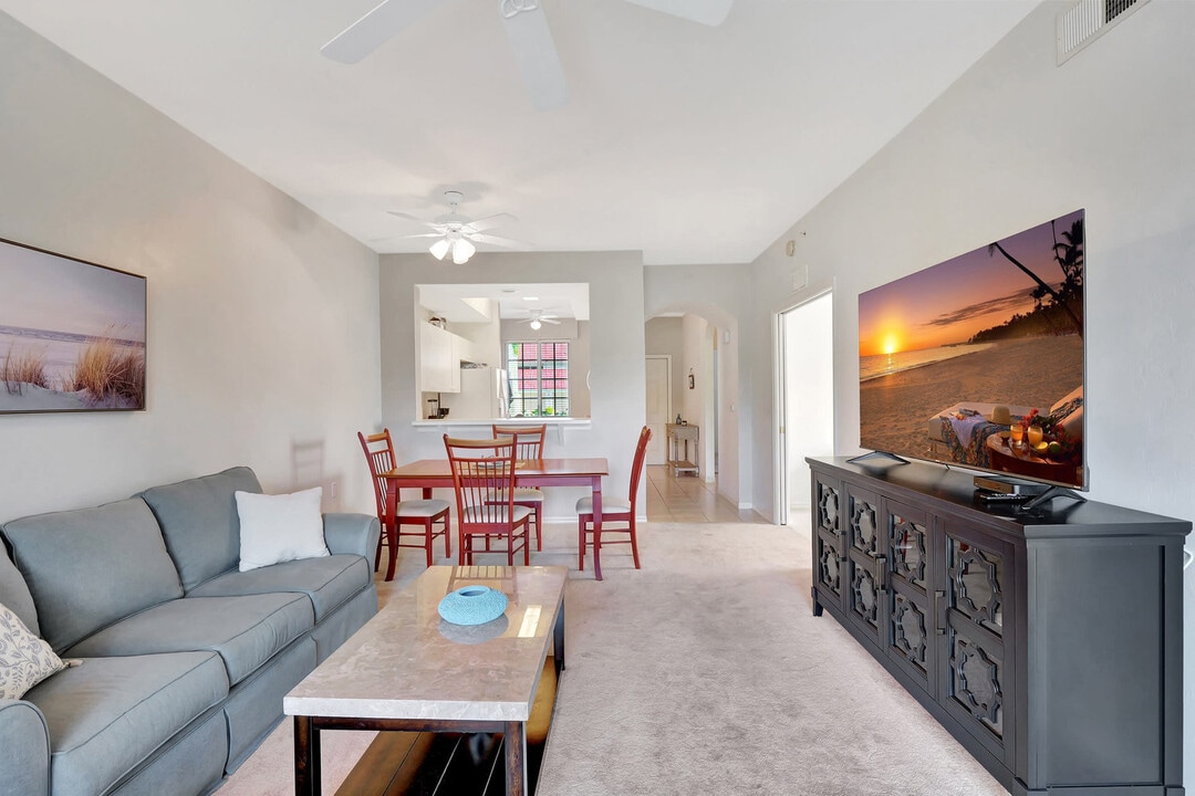 2865 Cypress Trace Cir in Naples, FL - Building Photo