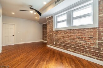 98 Walnut St in Montclair, NJ - Building Photo - Building Photo