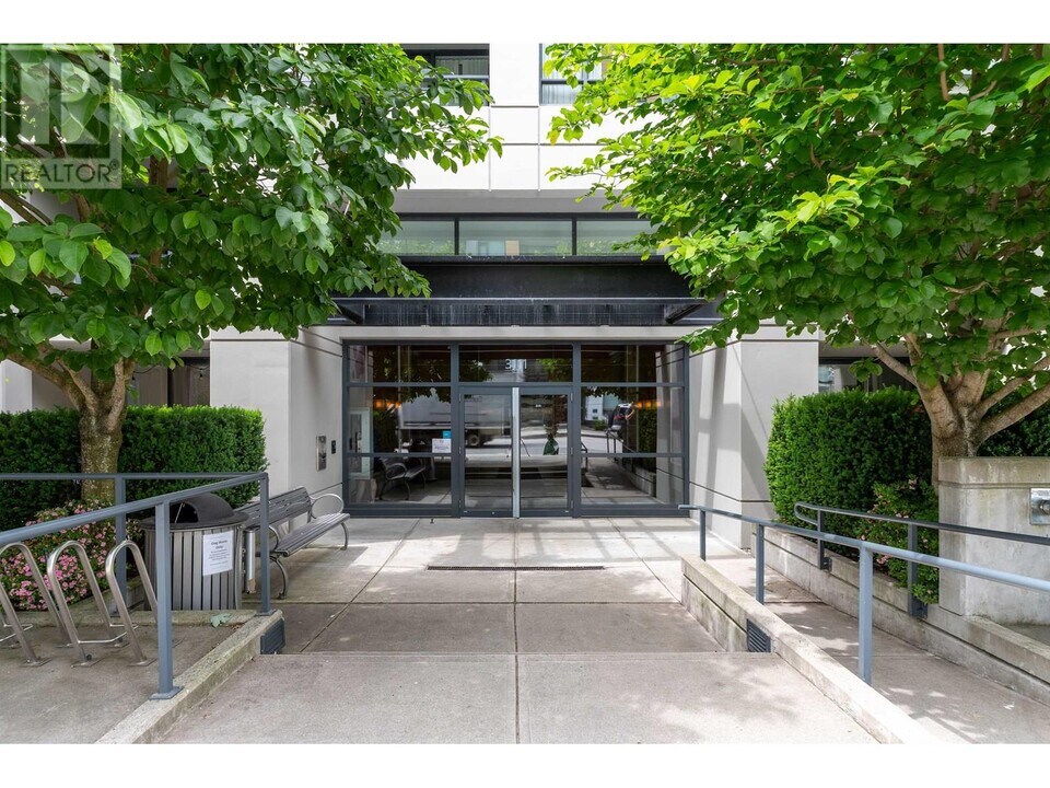 3111-3111 Corvette Way in Richmond, BC - Building Photo