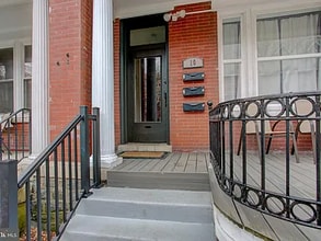 10 E James St in Lancaster, PA - Building Photo - Building Photo