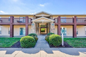 Ashford Place Apartments in Clarksville, TN - Foto de edificio - Building Photo