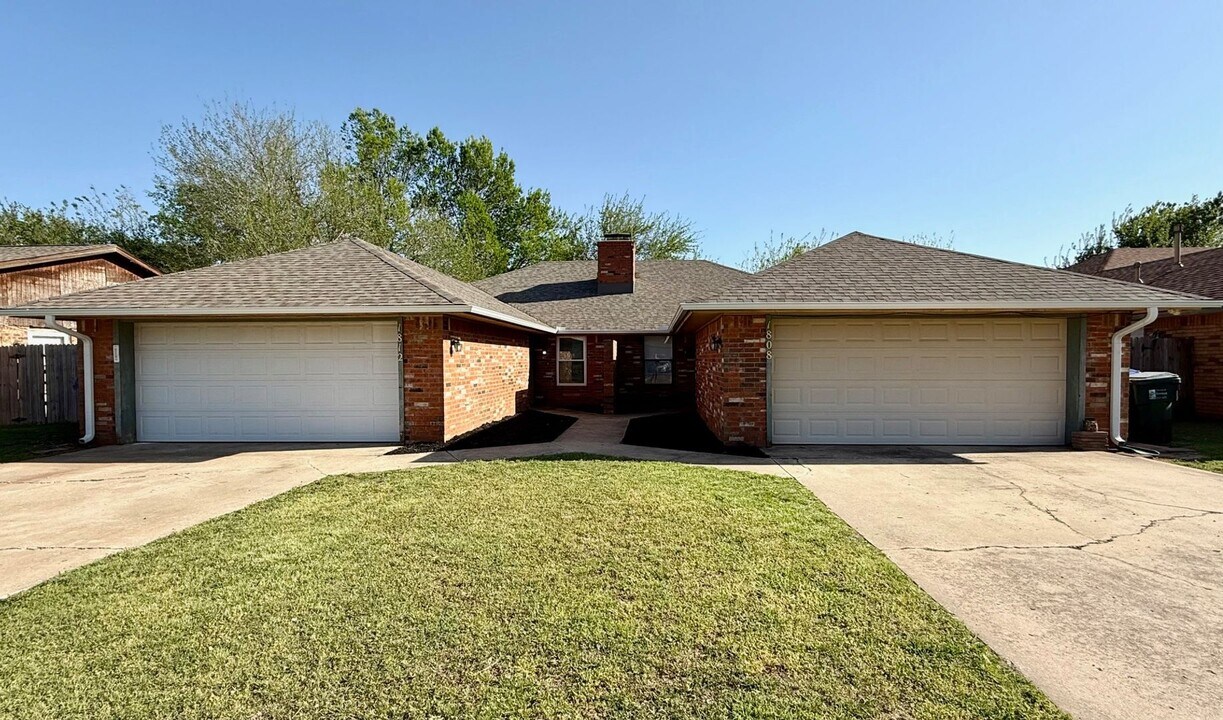 1808 Hillcrest Dr in Norman, OK - Building Photo