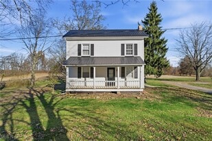 12192 Leffingwell Rd in Berlin Center, OH - Building Photo