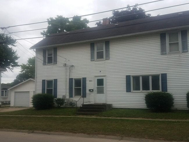 801 3rd St NE, Unit 801