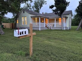 401 Shaw St in Taylor, TX - Building Photo
